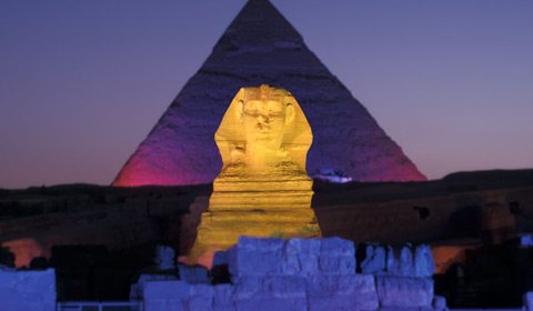 于世界七大奇迹之一的金字塔，尊享皇家级的私人看台体验。