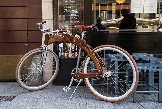 A retro bicycle outside a café