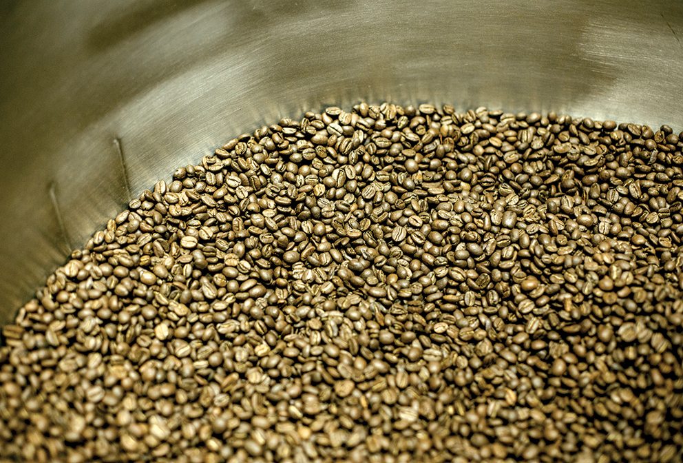 Devoción roasting coffee beans