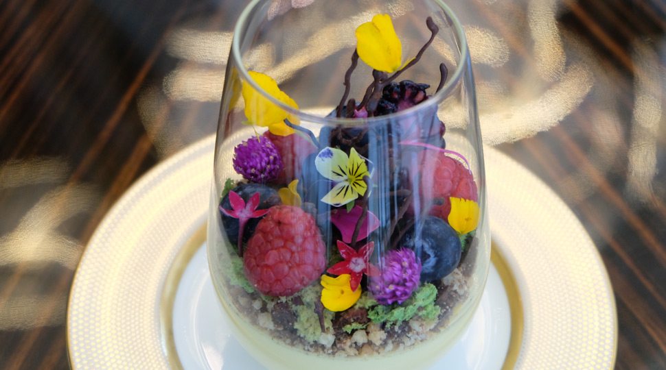 A dessert that resembles flowers