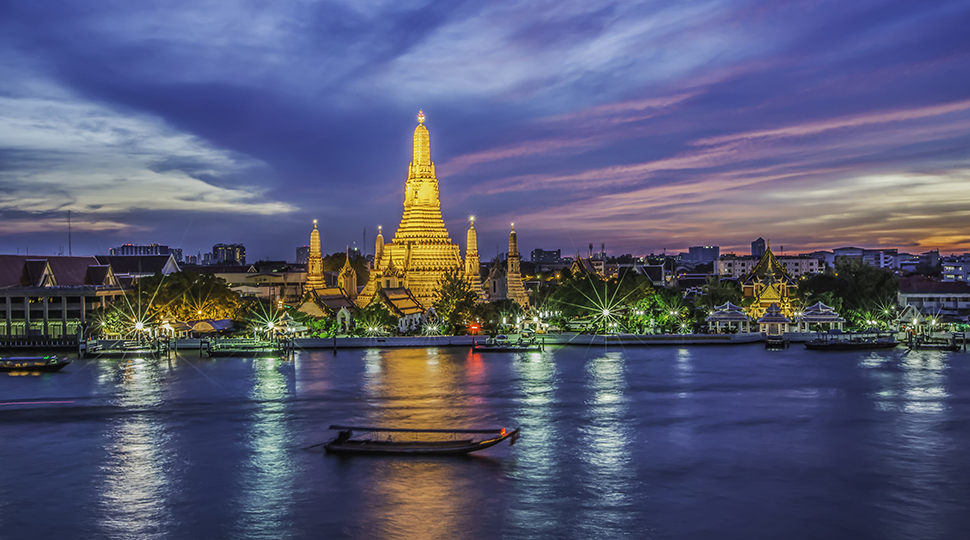 Night Time View Wat Arun Temple, Bangkok, Thailand