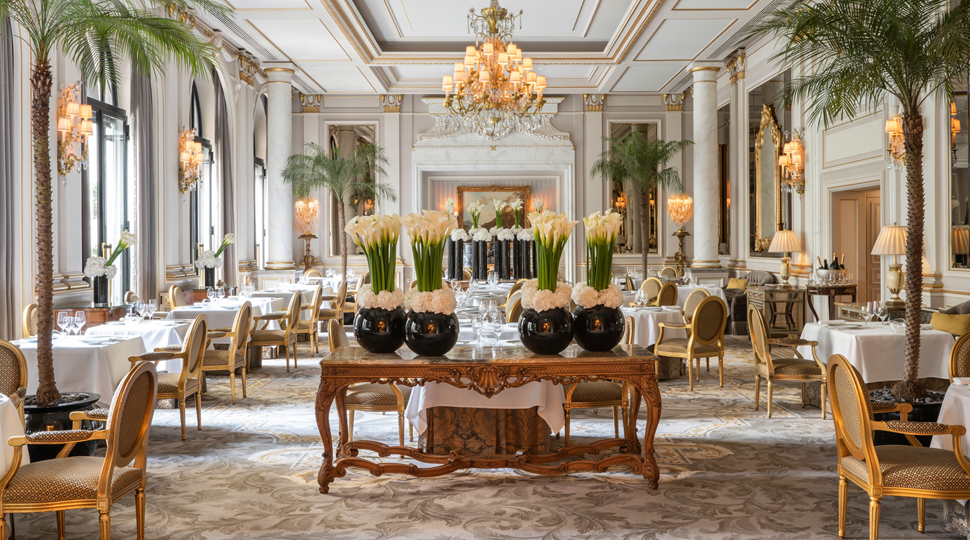 The interior of Le Cinq